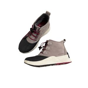 Sorel Black and Mauve Ankle Boots with Red Accents Girls Size 4